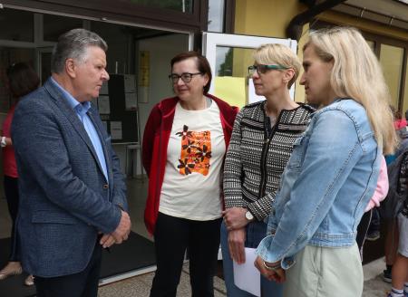 Srečanje generacij v OŠ Cerknica 01 Foto Ljubo Vukelič